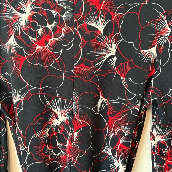 H&M wrap style Dress. Mid-Sleeve Floral Dress in Black and Red - Picture 6 of 7